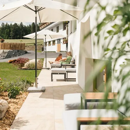Edenhauserhof Bed & Breakfast *