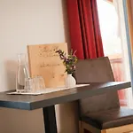 Oda ve Kahvaltı Edenhauserhof 4*