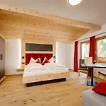 Oda ve Kahvaltı Edenhauserhof 4*