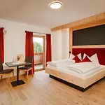 Oda ve Kahvaltı Edenhauserhof 4*