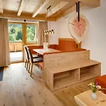 Edenhauserhof 4* Neu Gotzens