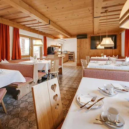 Edenhauserhof Bed & Breakfast 4*