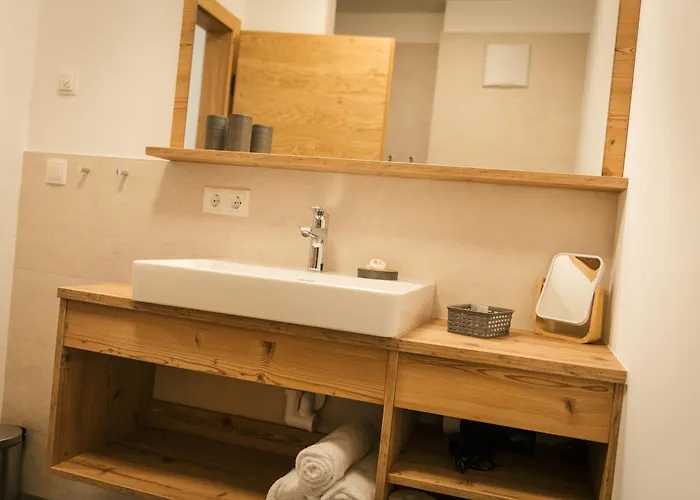 Edenhauserhof 4* Neu Gotzens